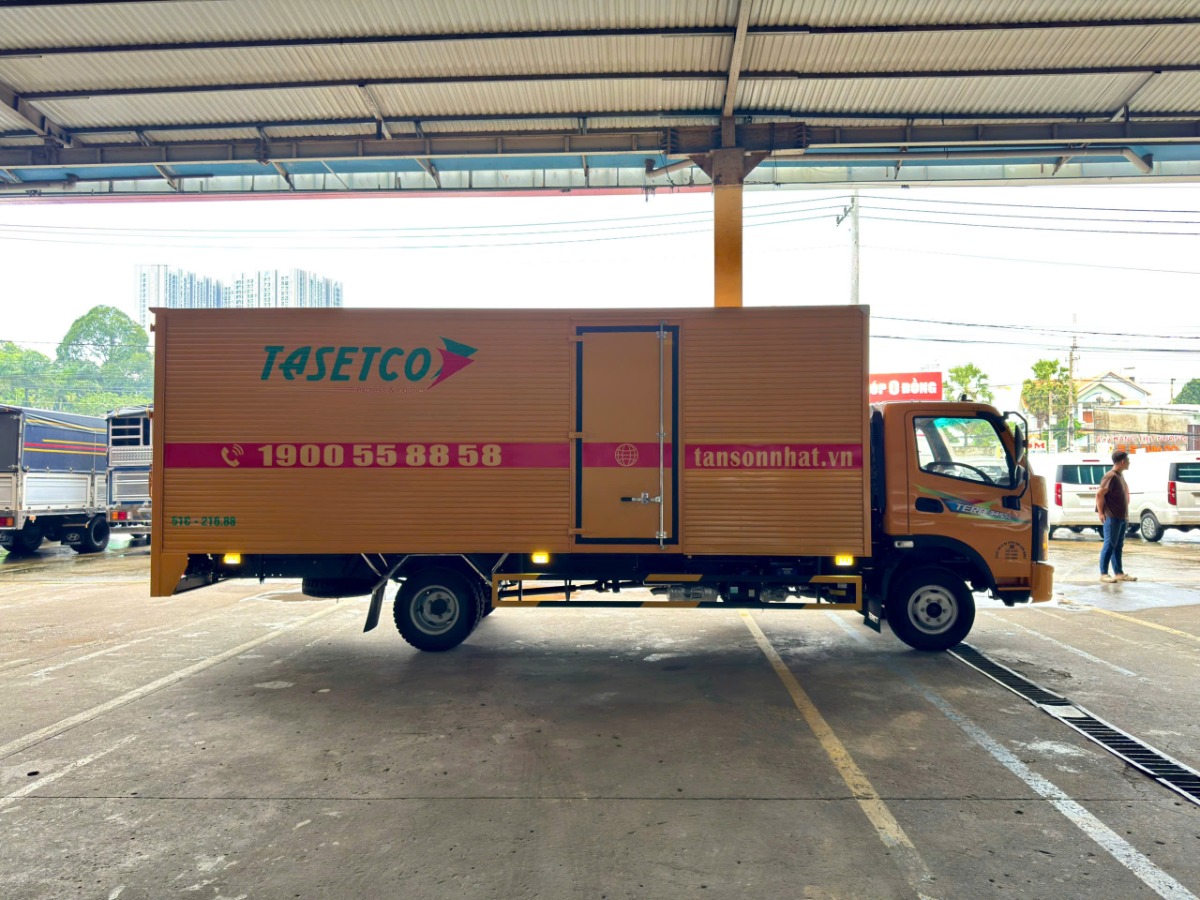 Bàn giao xe  Teraco 345SL thùng kín có bửng nâng hạ 
