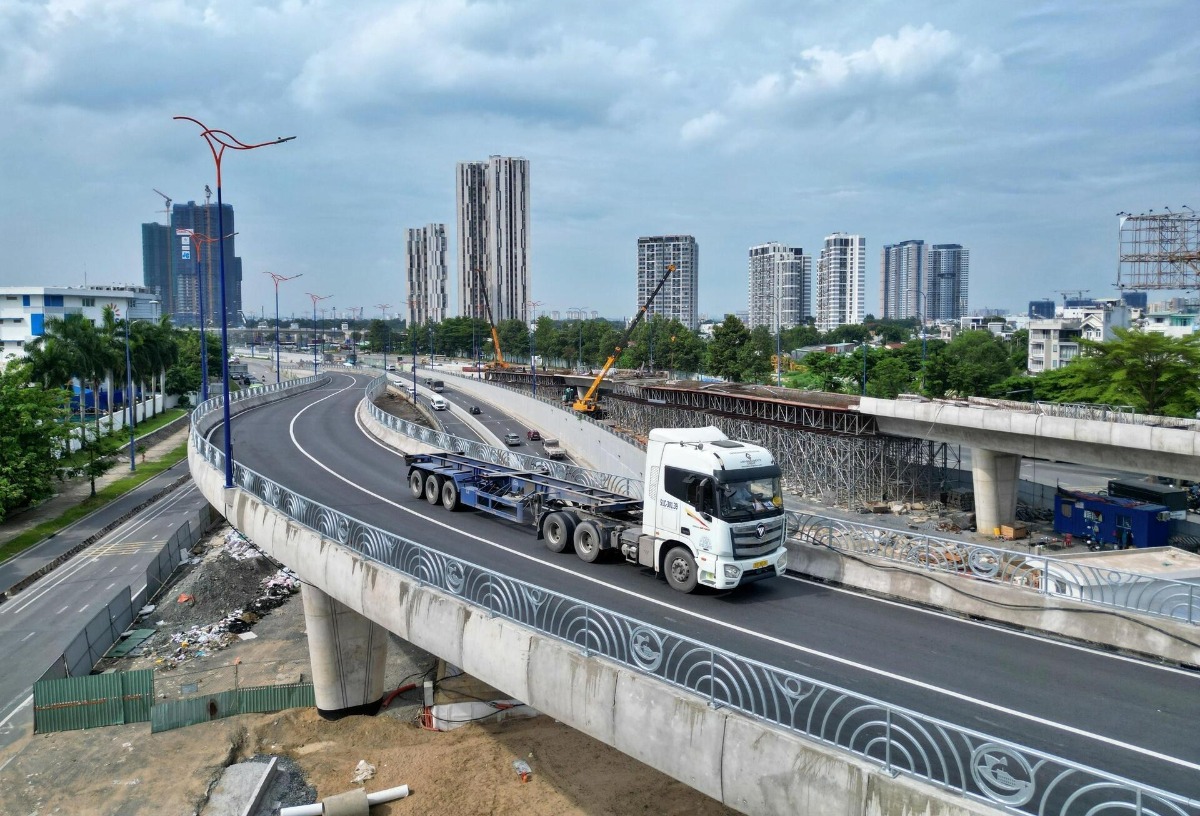Hà Nội đẩy mạnh các dự án hạ tầng, mở ra cơ hội cho ngành vận tải và xây dựng
