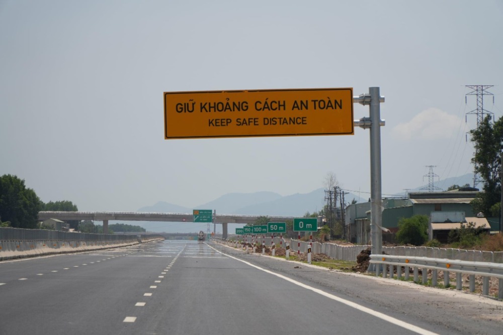 Cao tốc bổ sung biển báo khoảng cách 0 m – 50 m – 100 m