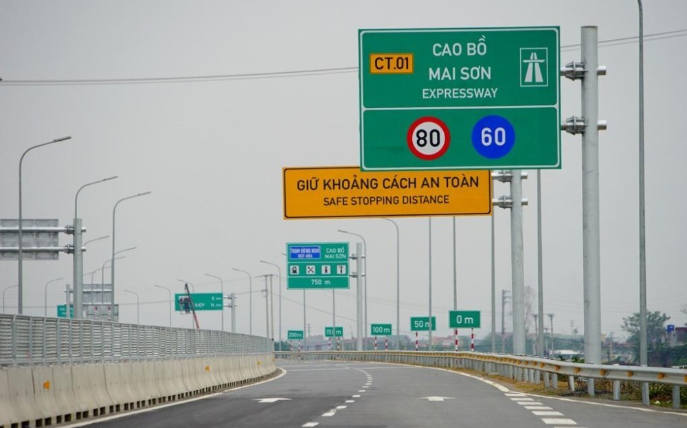 Cao tốc bổ sung biển báo khoảng cách 0 m – 50 m – 100 m