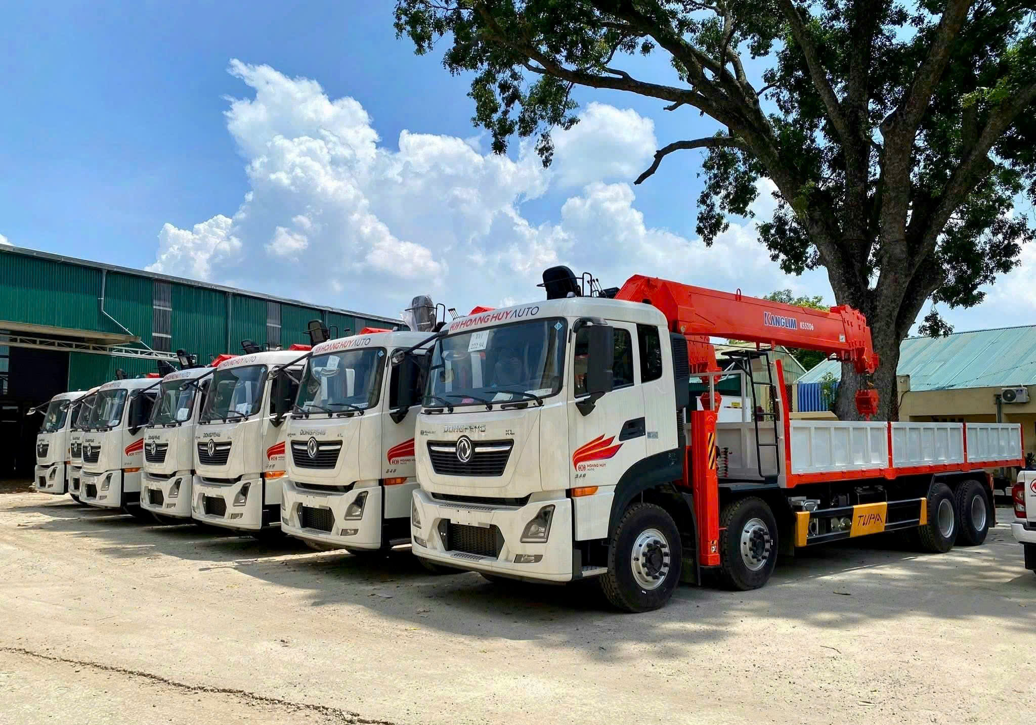 xe-dongfeng-4-chan-8x4-gan-cau-12-15-tan-3