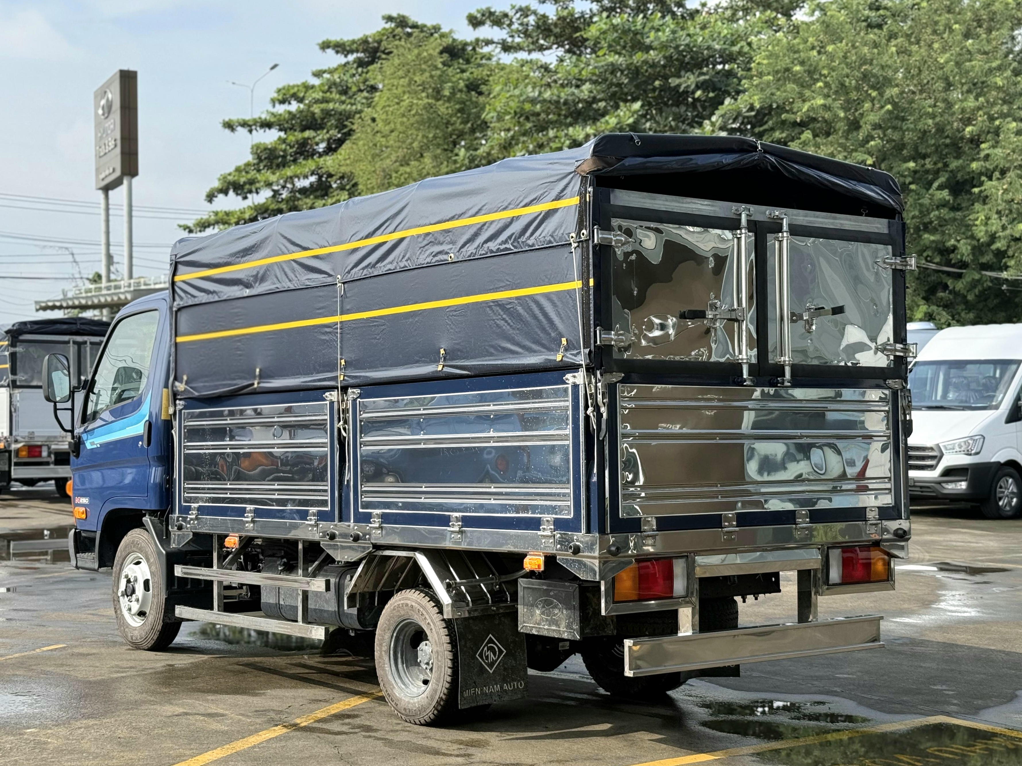 Hyundai-Mighty-N250-2026-thung-mui-bat-tai-2.49-tan-3