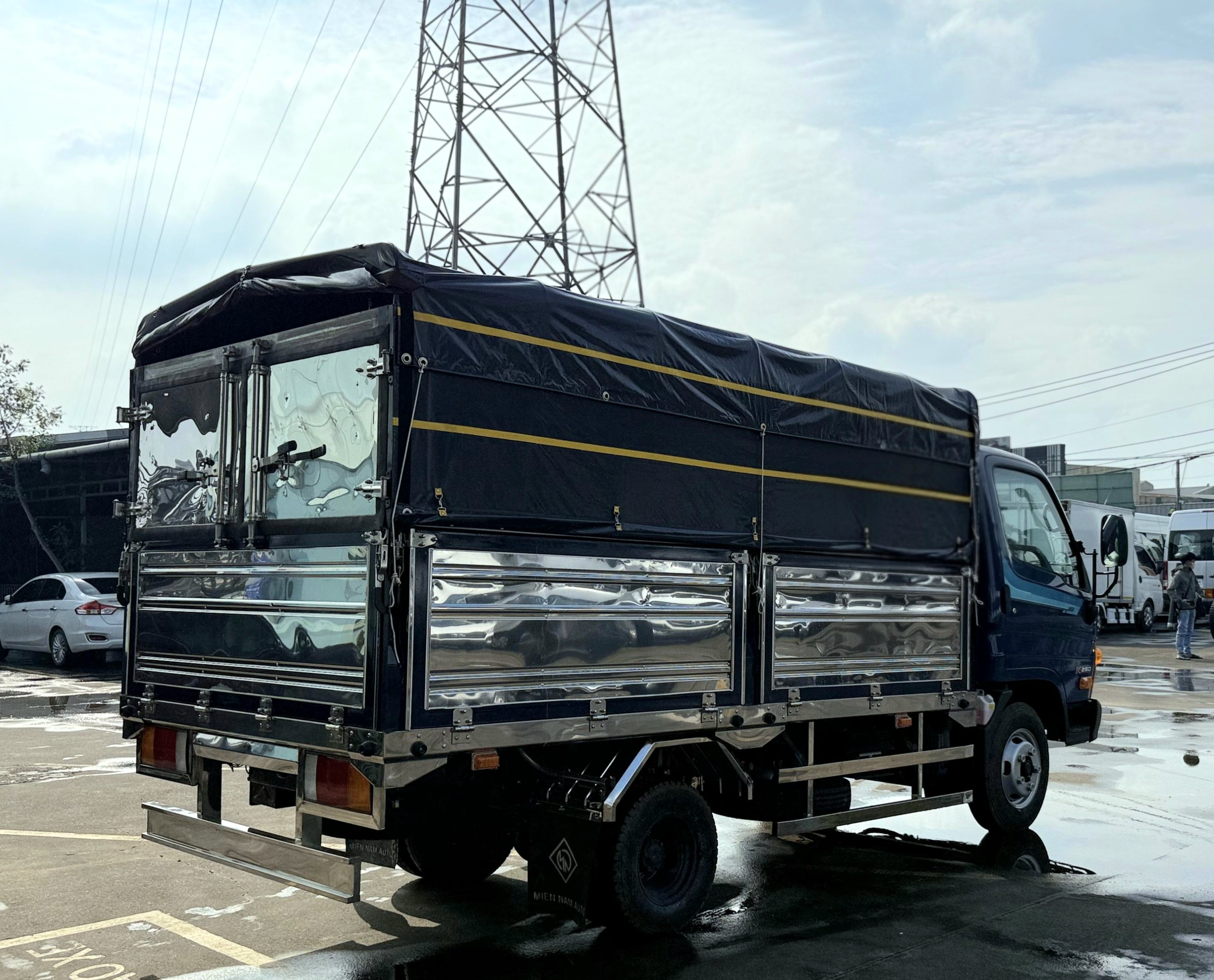 Hyundai-Mighty-N250-2026-thung-mui-bat-tai-2.49-tan-4