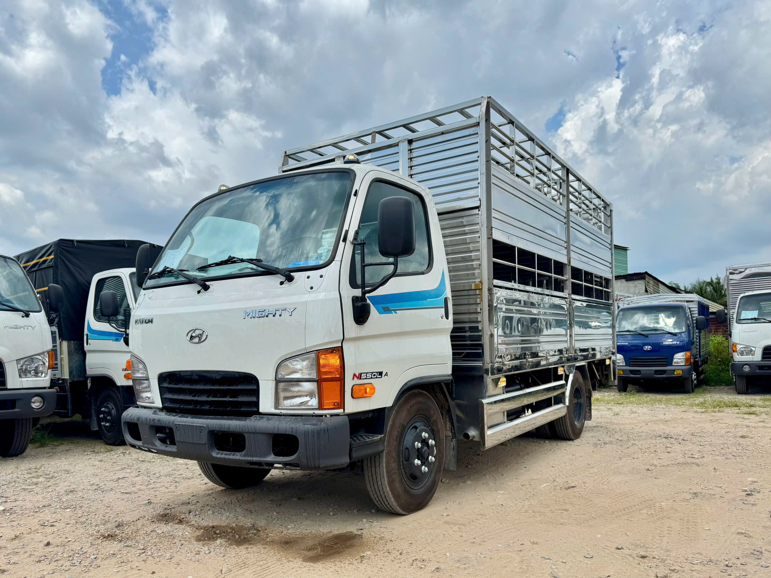 Hyundai-N550L-A-cho-gia-suc-2