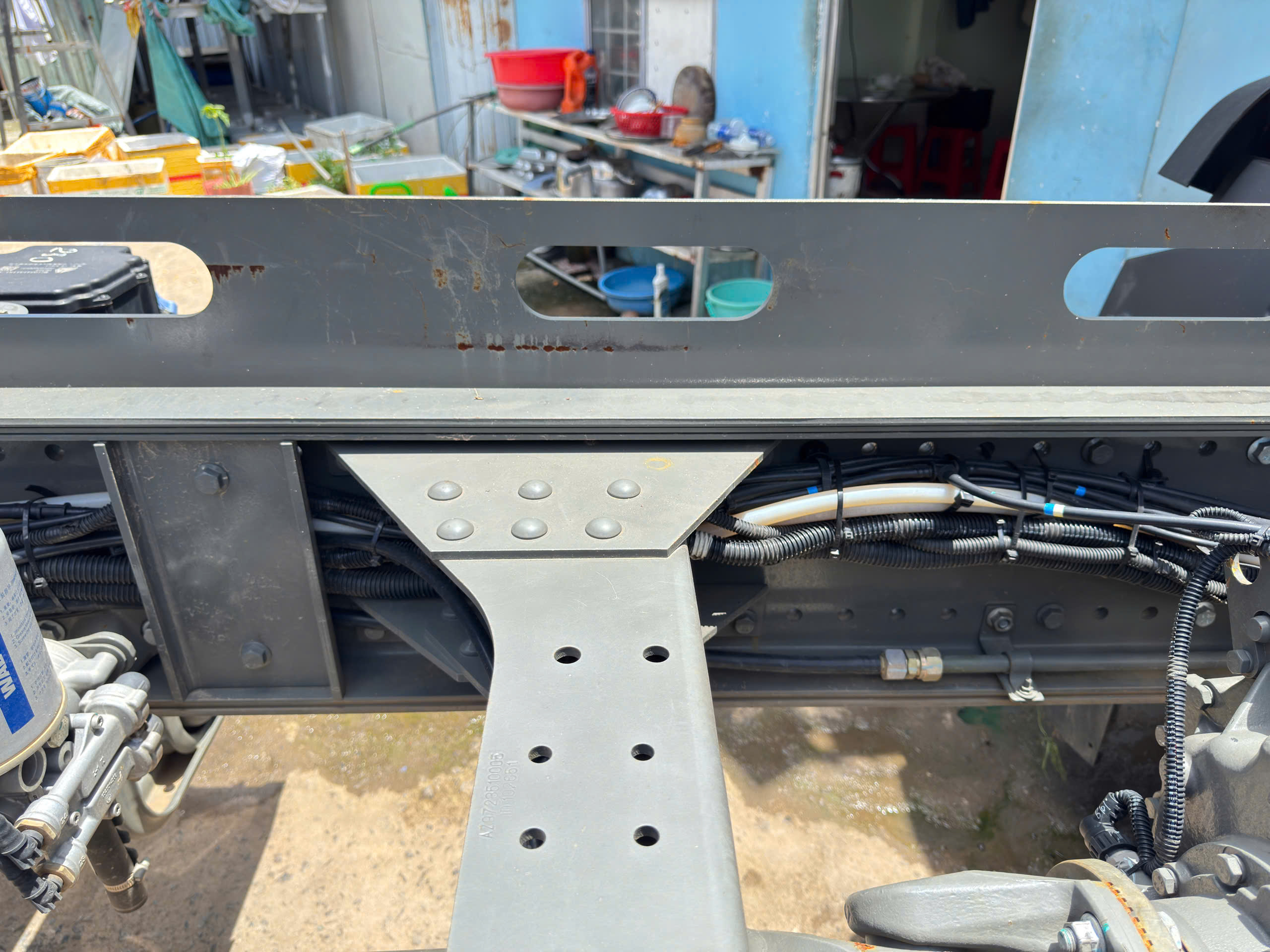 chassis-howo-3-chan-6x4-25-tan-dong-co-6870cc--10