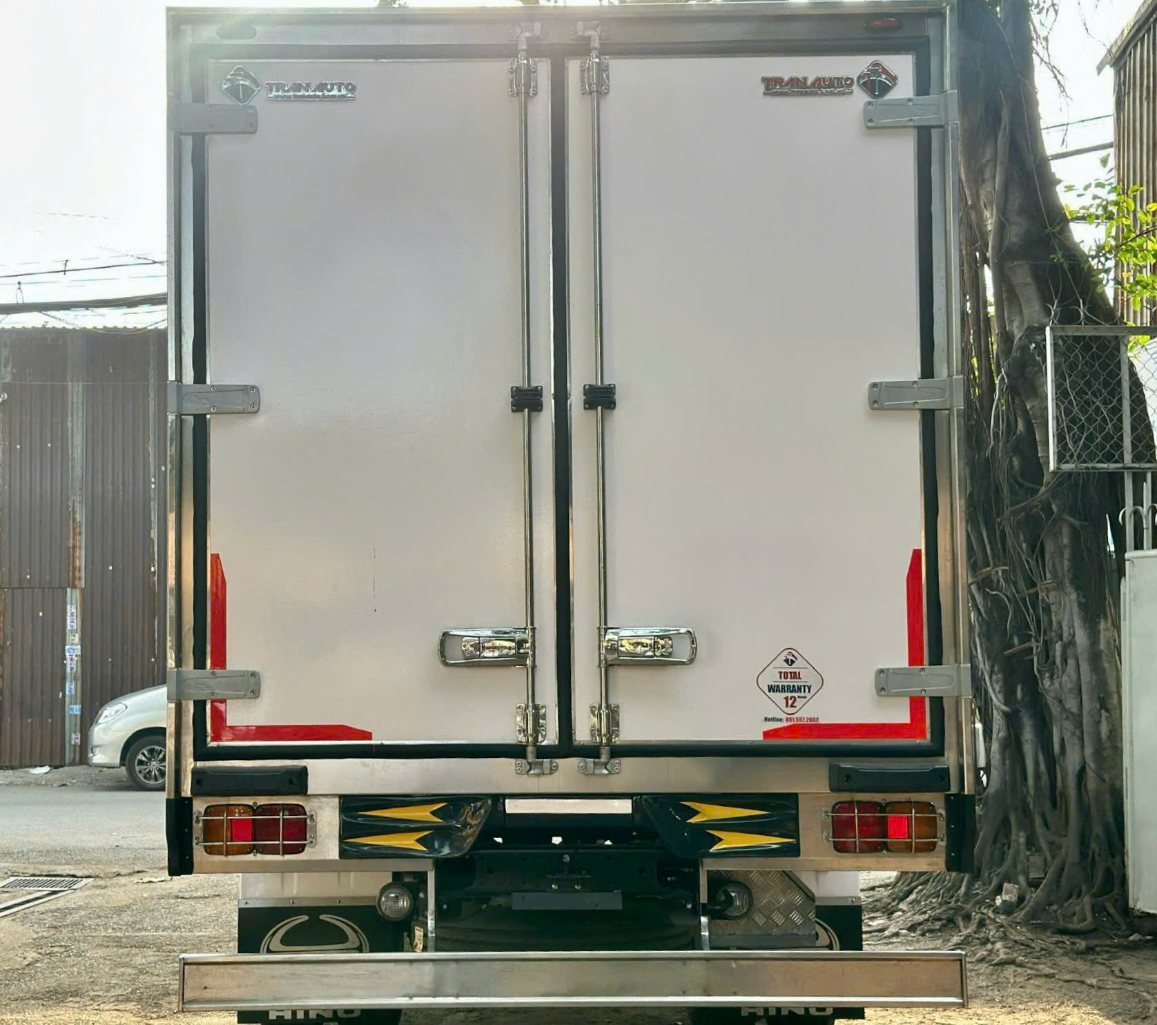 hino-fg8jt8a-thung-dong-lanh-7-5-tan-1