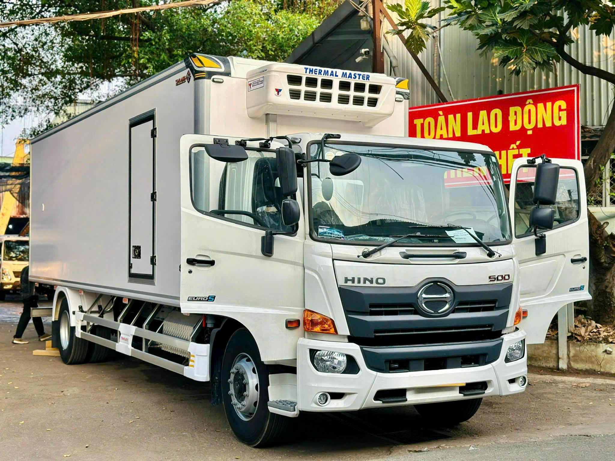 hino-fg8jt8a-thung-dong-lanh-7-5-tan-9