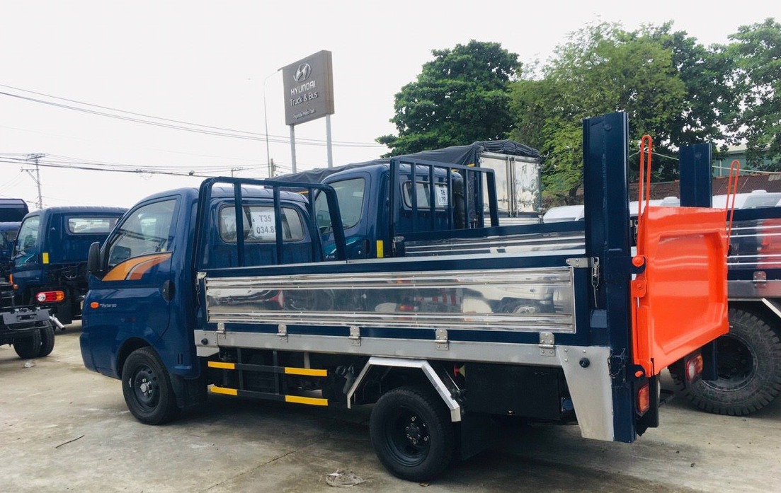 xe-tai-hyundai-h150-thung-lung-bung-nang-ha-11