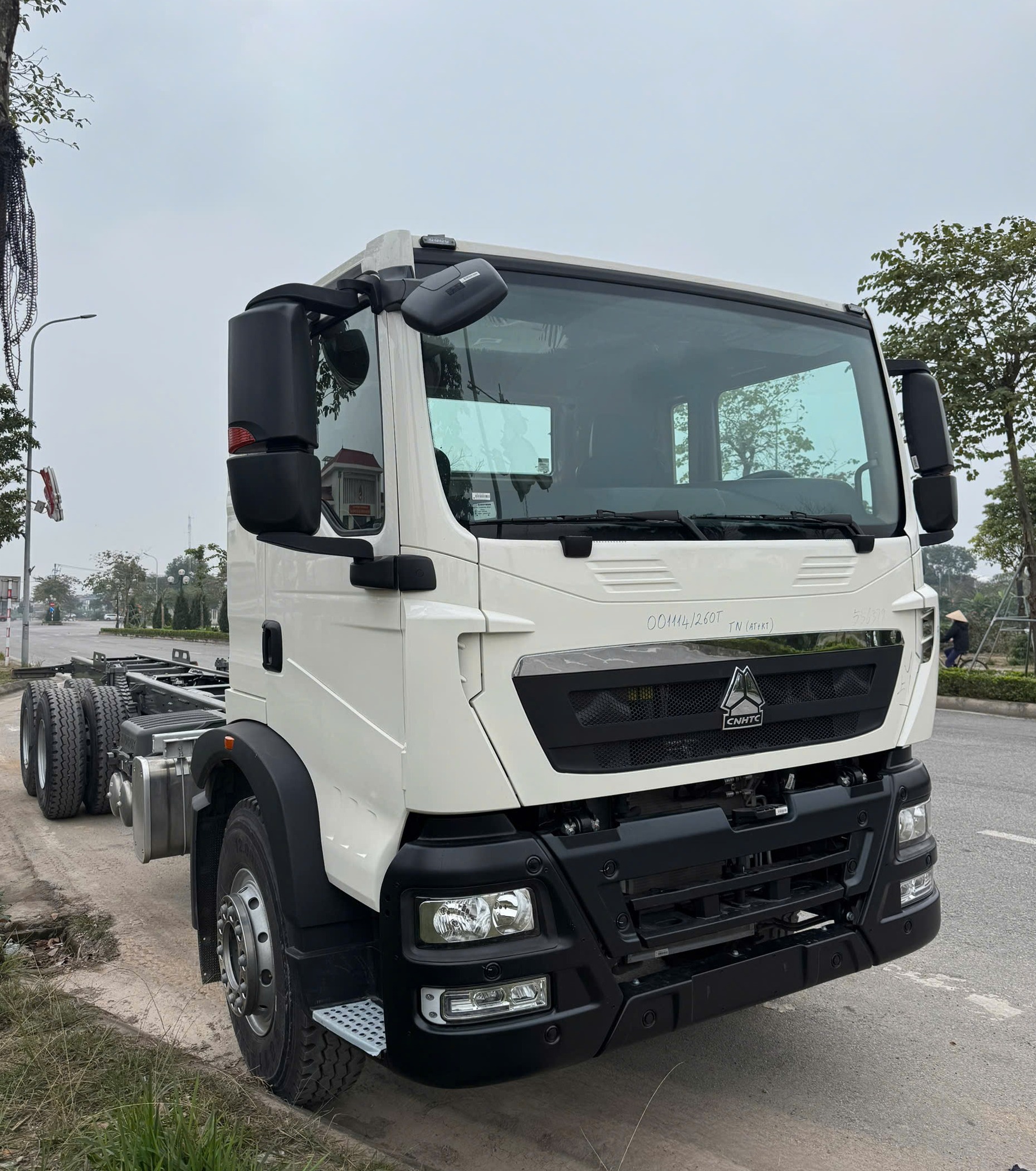 chassis-howo-3-chan-6x4-25-tan-dong-co-6870cc-4
