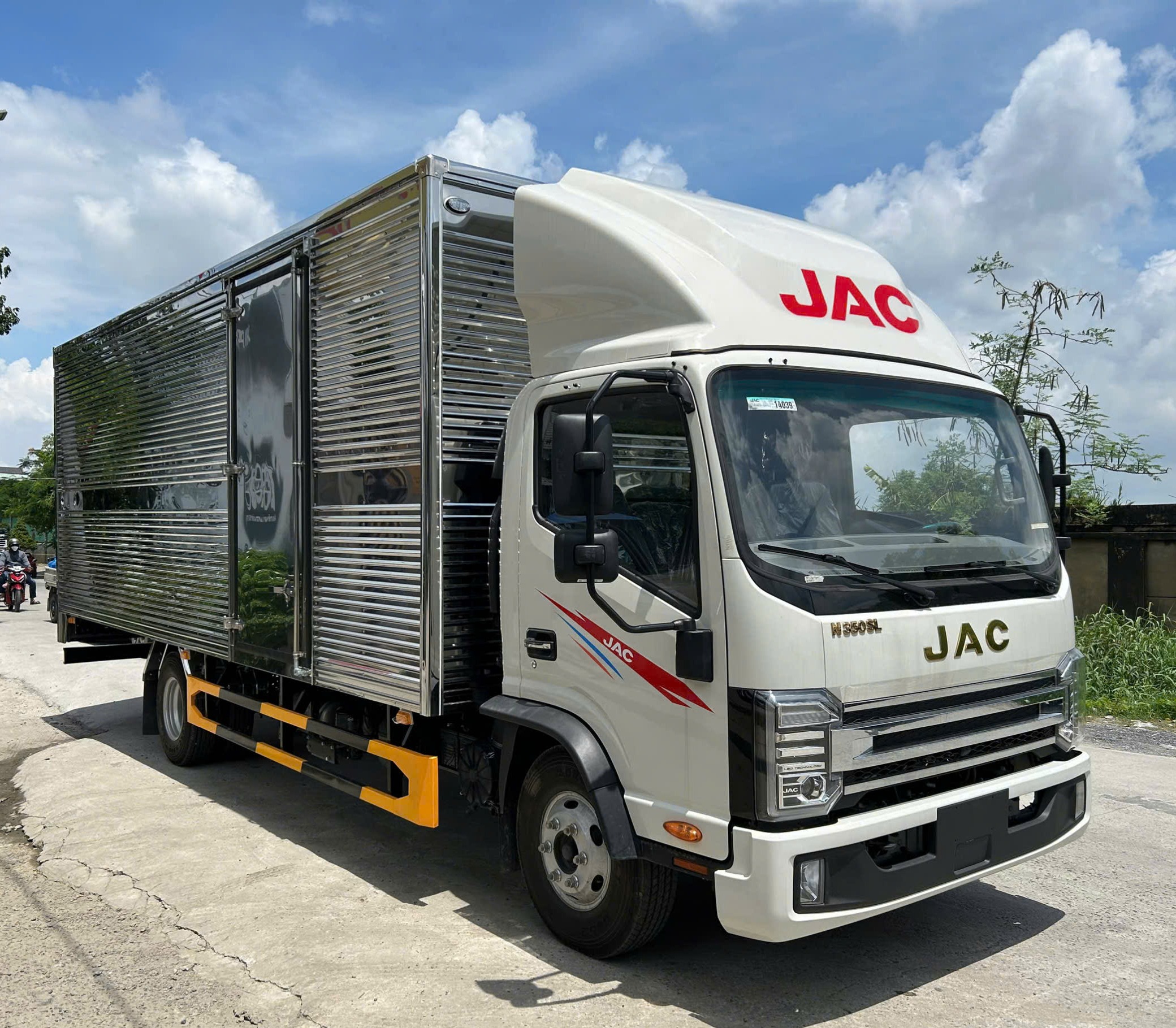 xe-tai-jac-n350sl-e5-thung-kin-3-2-tan-6