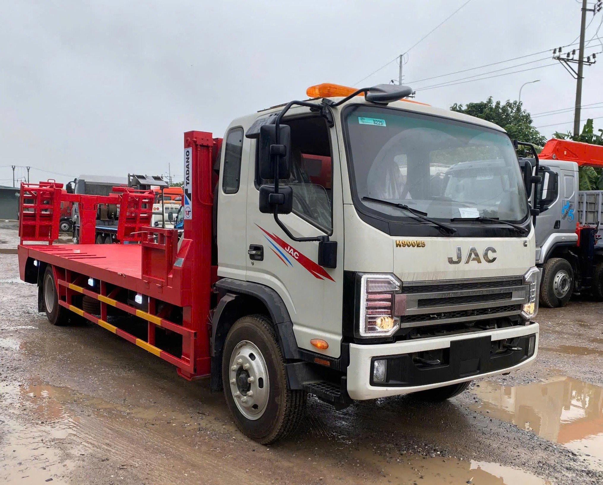 jac-n900-plus-e5-nang-dau-cho-xe-may-cong-trinh-co-cang-keo-6