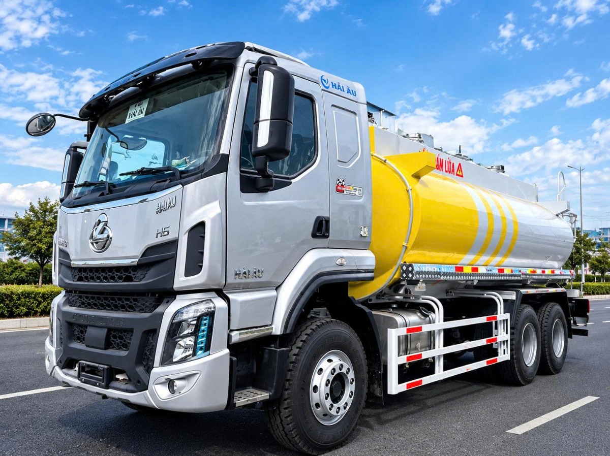 Xe bồn chở xăng dầu 18 khối Chenglong H5 3 chân