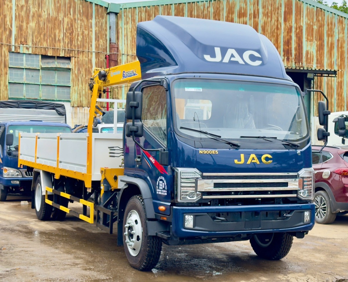 Xe tải JAC N900 gắn cẩu XCMG 4 tấn 5 khúc