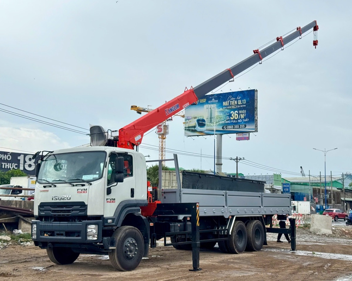 Isuzu FVM 1500 gắn cẩu Kanglim KS2056T/S 8 tấn 6 khúc