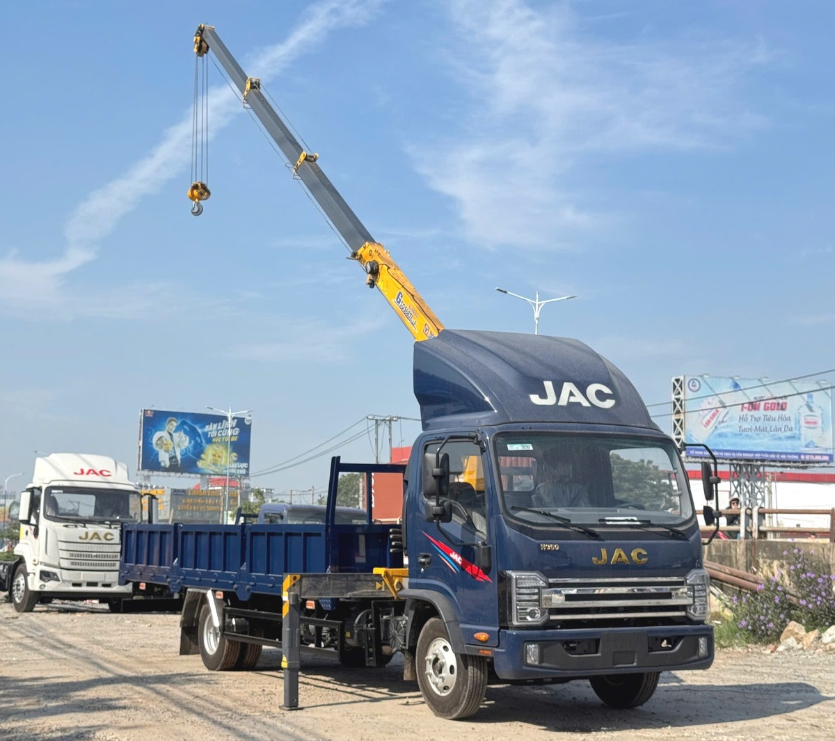 jac N350SL gắn cẩu XCMG 3 tấn 4 khúc