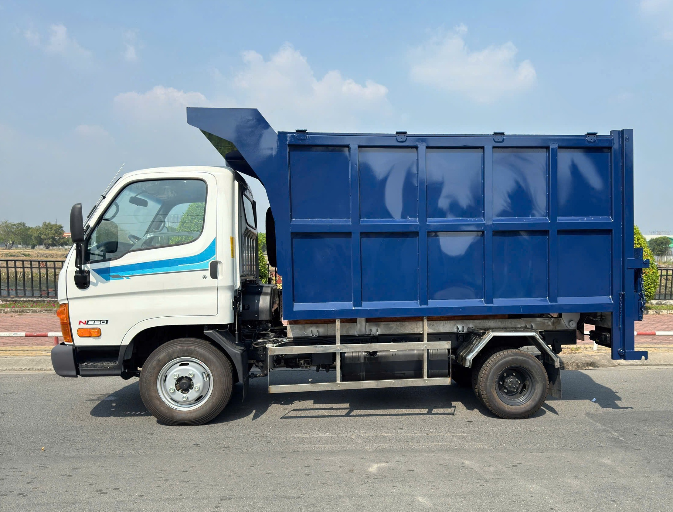 xe-cho-rac-nho-trong-thanh-pho-4-khoi-5-khoi-8-khoi-an-khoa-auto-19