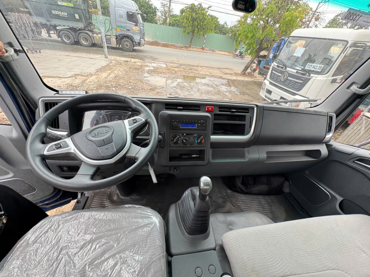 Hình ảnh Cabin Jac N900 gắn cẩu XCMG 4 tấn 5 khúc