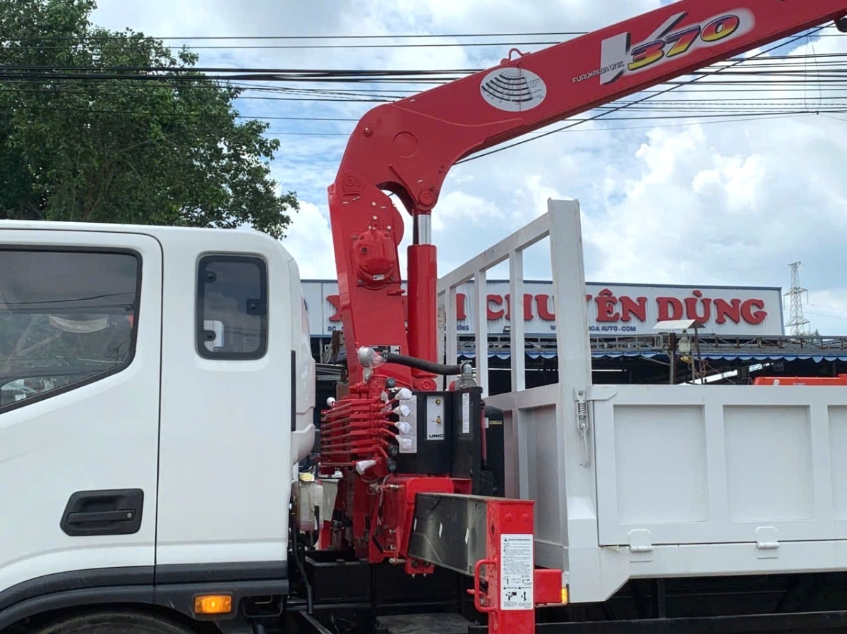 Foton Aumark S90 gắn cẩu unic Urv 375