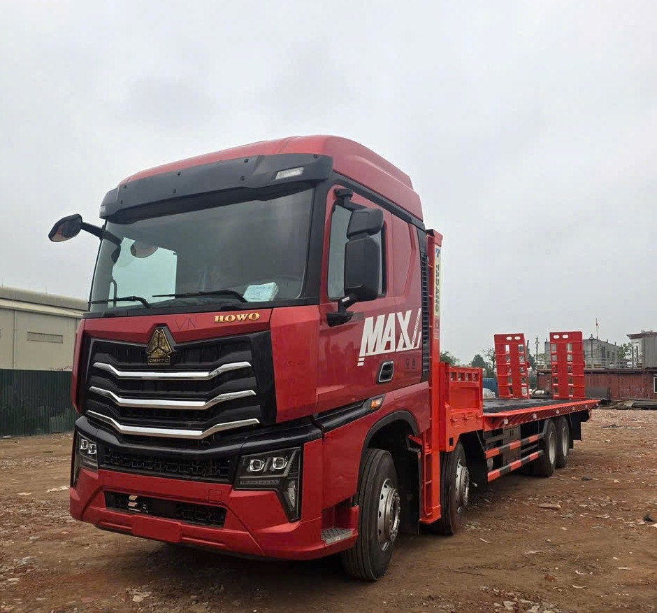 HOWO-MAX-4-chan-nang-dau-cho-xe-may-chuyen-dung-8x4-7
