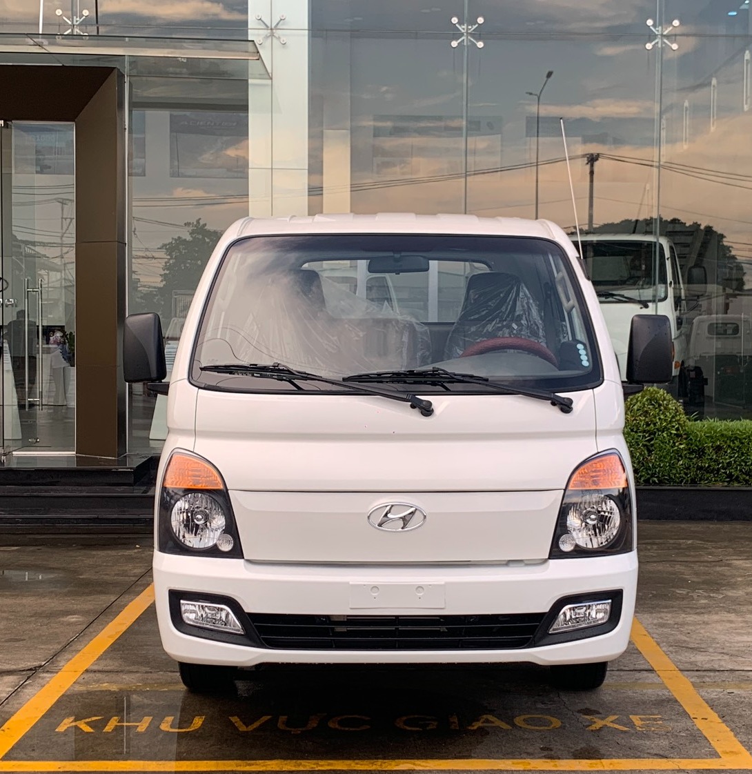 xe-tai-hyundai-h150-thung-lung-1