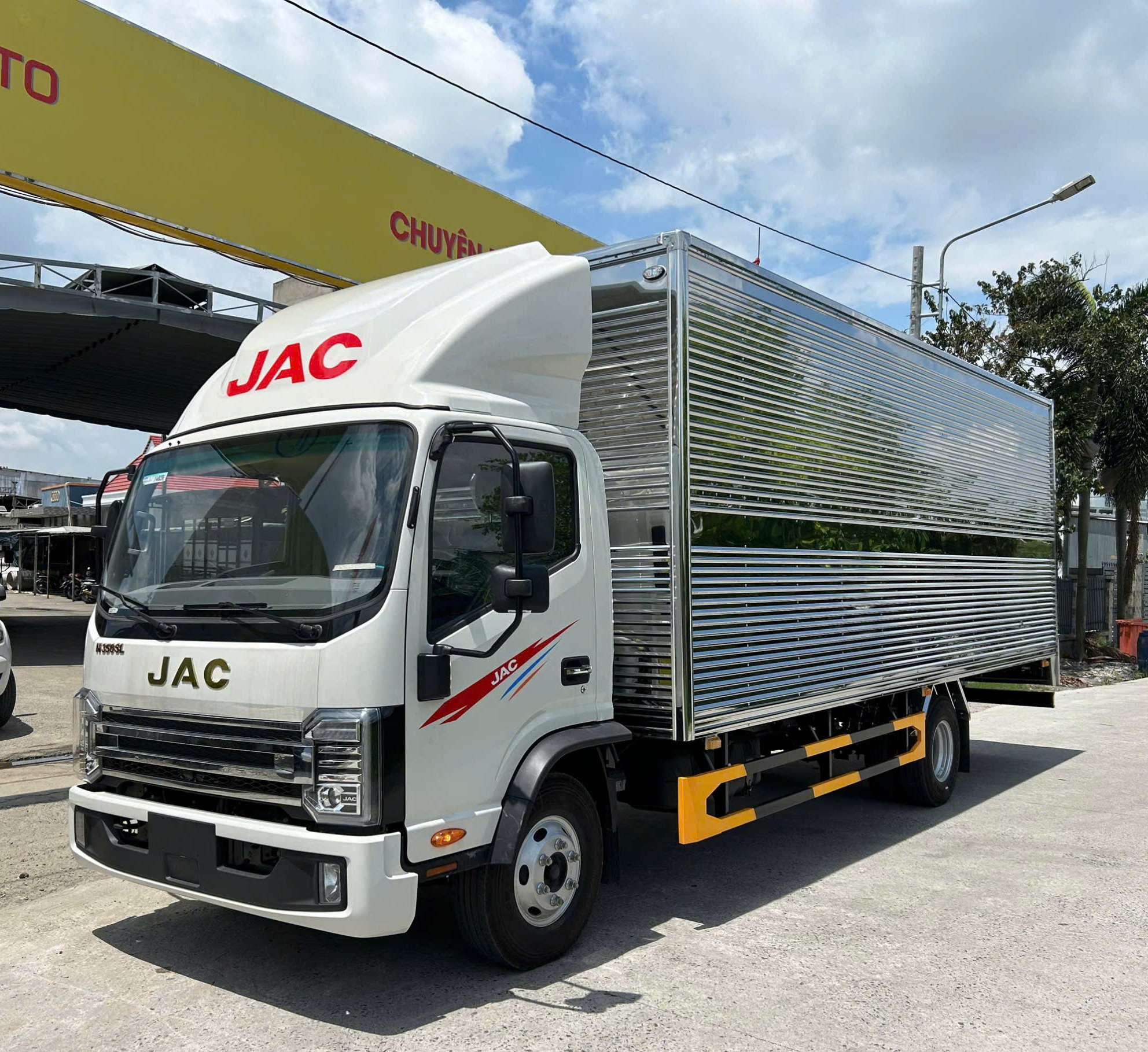 xe-tai-jac-n350sl-e5-thung-kin-3-2-tan-5