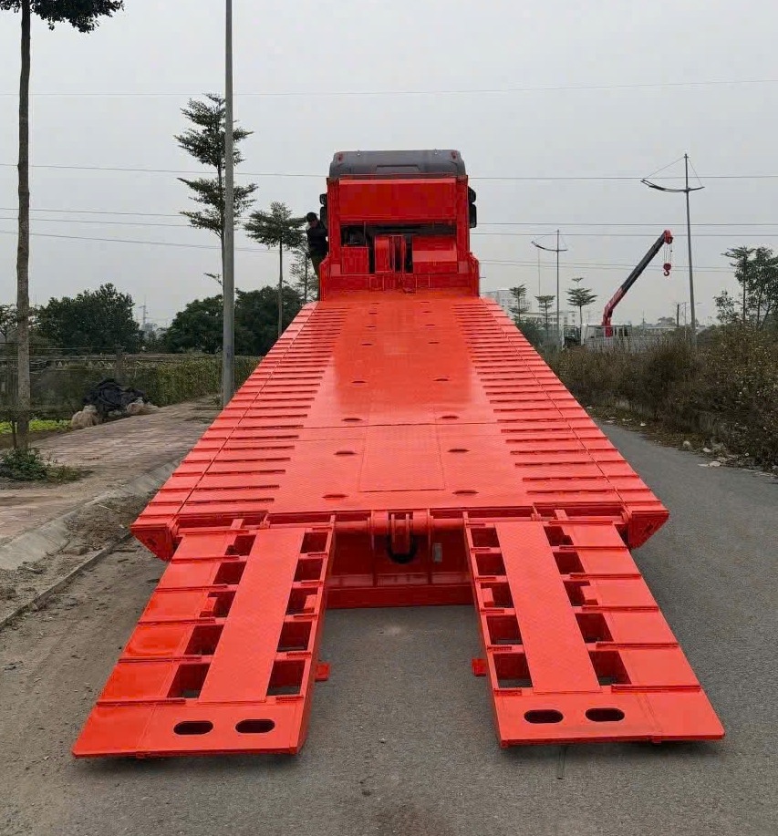 HOWO-MAX-4-chan-nang-dau-cho-xe-may-chuyen-dung-8x4-3