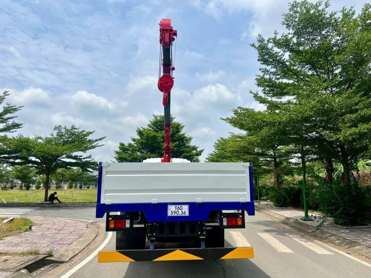 Isuzu FVR900 gắn cẩu UNIC URV554 5 tấn 4 khúc 