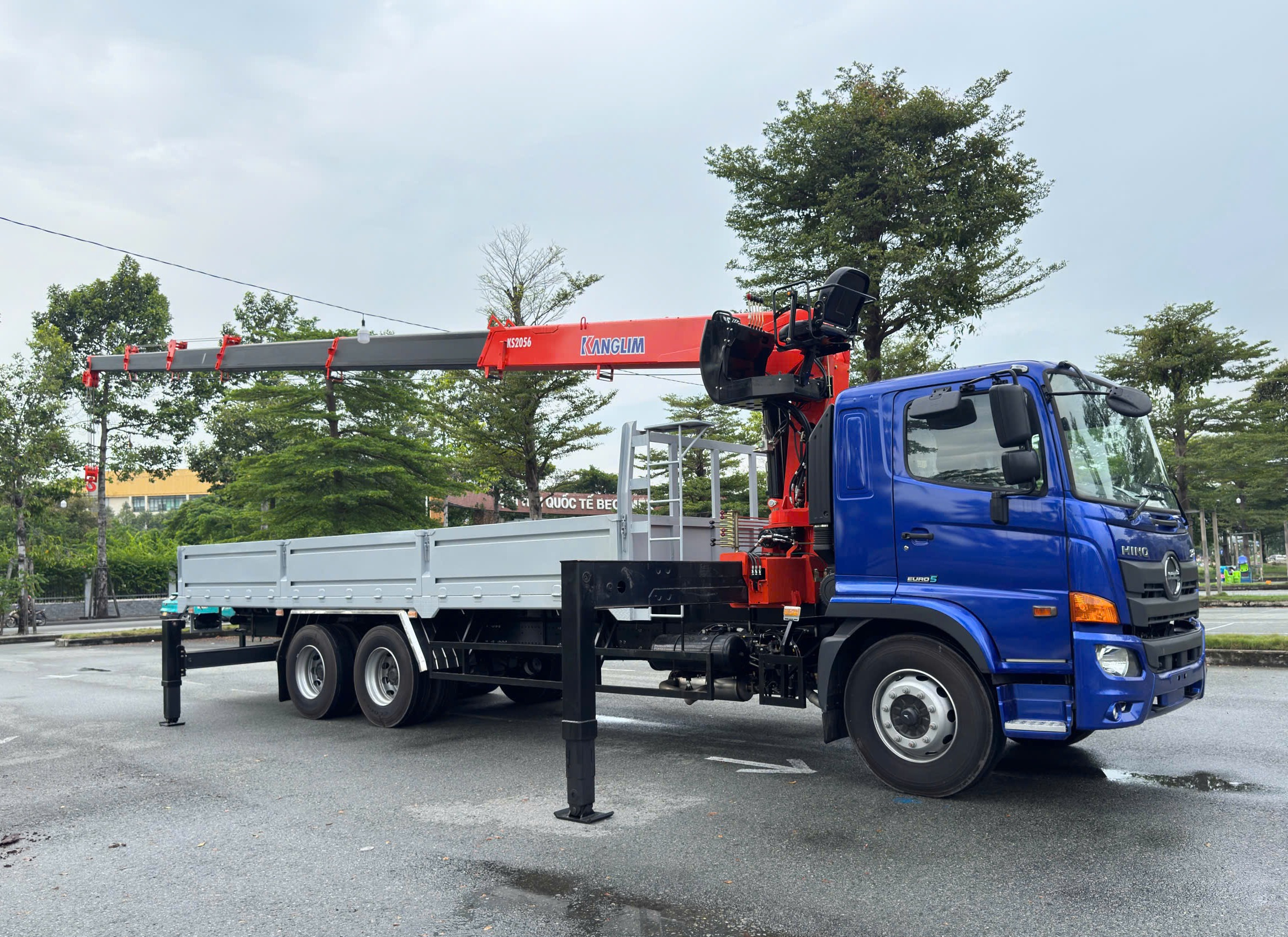 z7570788398183_002_74494ae46f9269f3b702065e4a5d0913