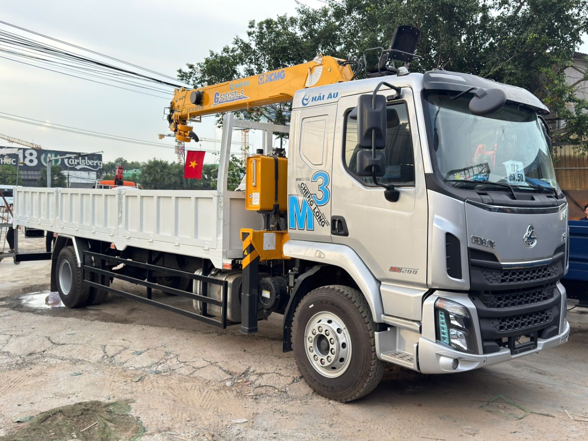 Chenglong M3 200HP 4x2 gắn cẩu XCMG 5 tấn 5 khúc