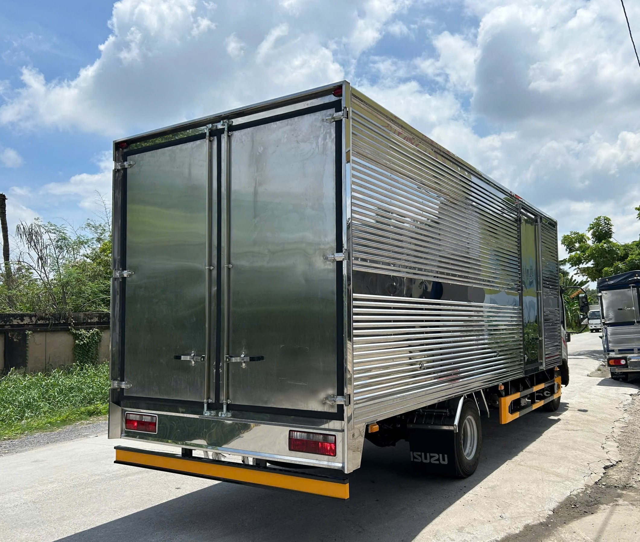 xe-tai-jac-n350sl-e5-thung-kin-3-2-tan-2