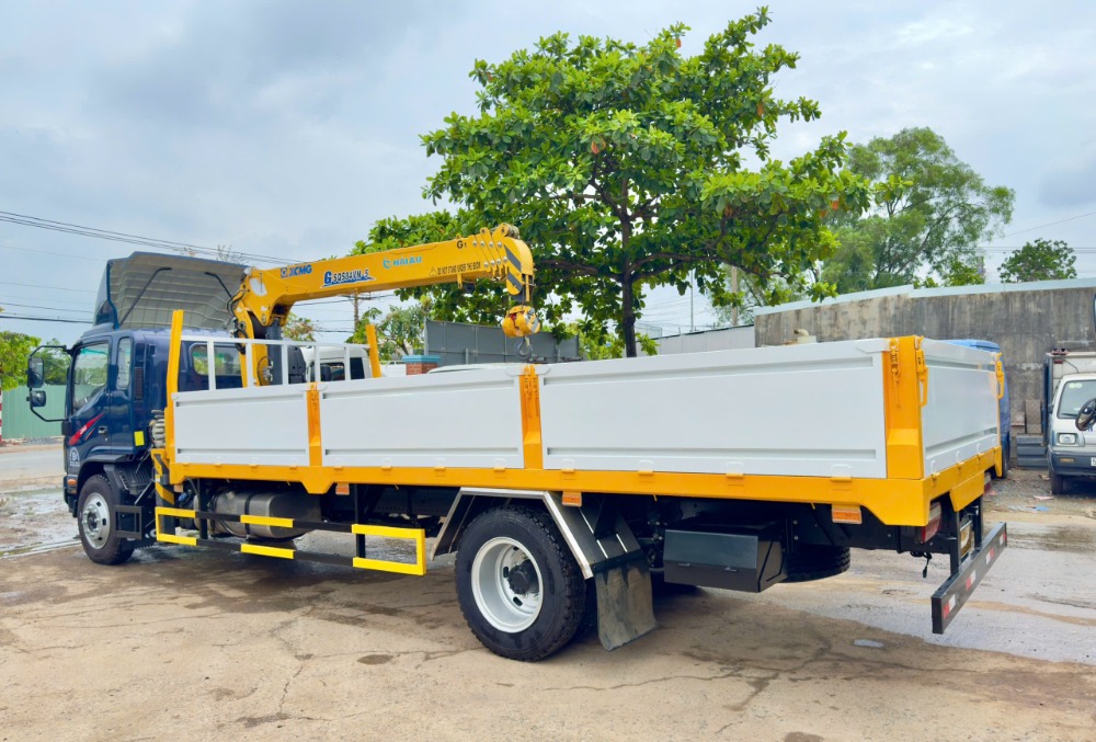 Jac N900 gắn cẩu XCMG 4 tấn 5 khúc