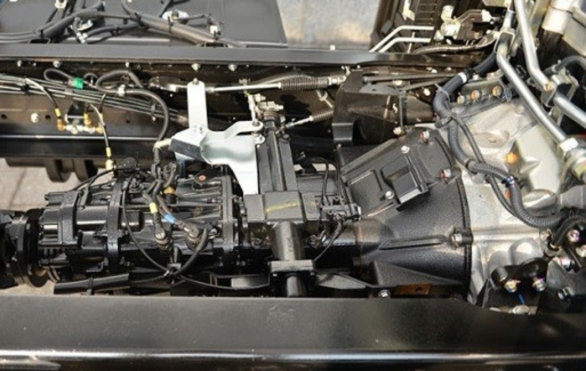 Hộp số Isuzu ES11109 9 số tiến 1 số lùi trên xe bồn FVZ 1500