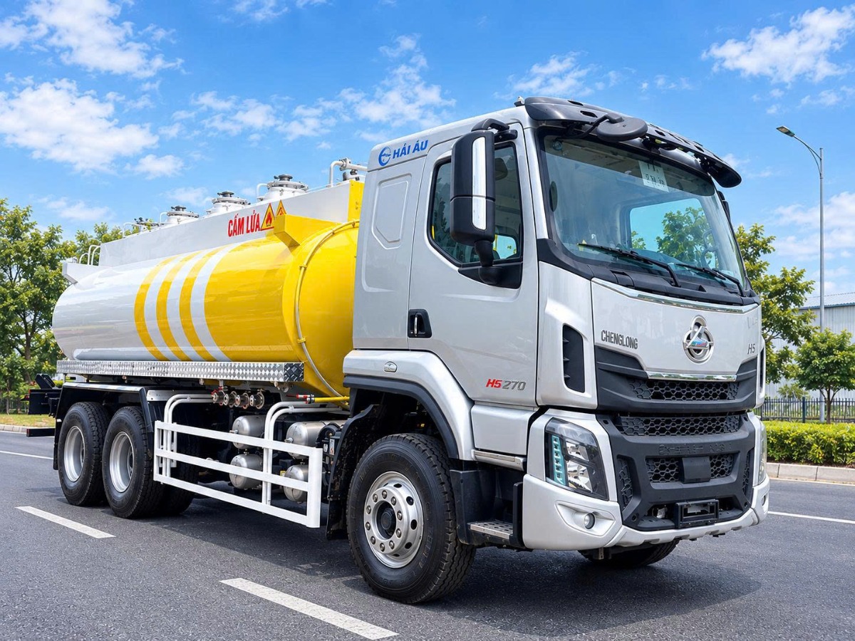 Xe bồn chở xăng dầu 18 khối Chenglong H5 3 chân
