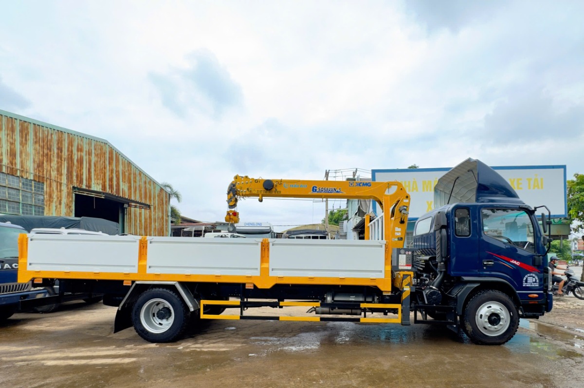 Kích thước xe tải JAC N900 gắn cẩu XCMG 4 tấn