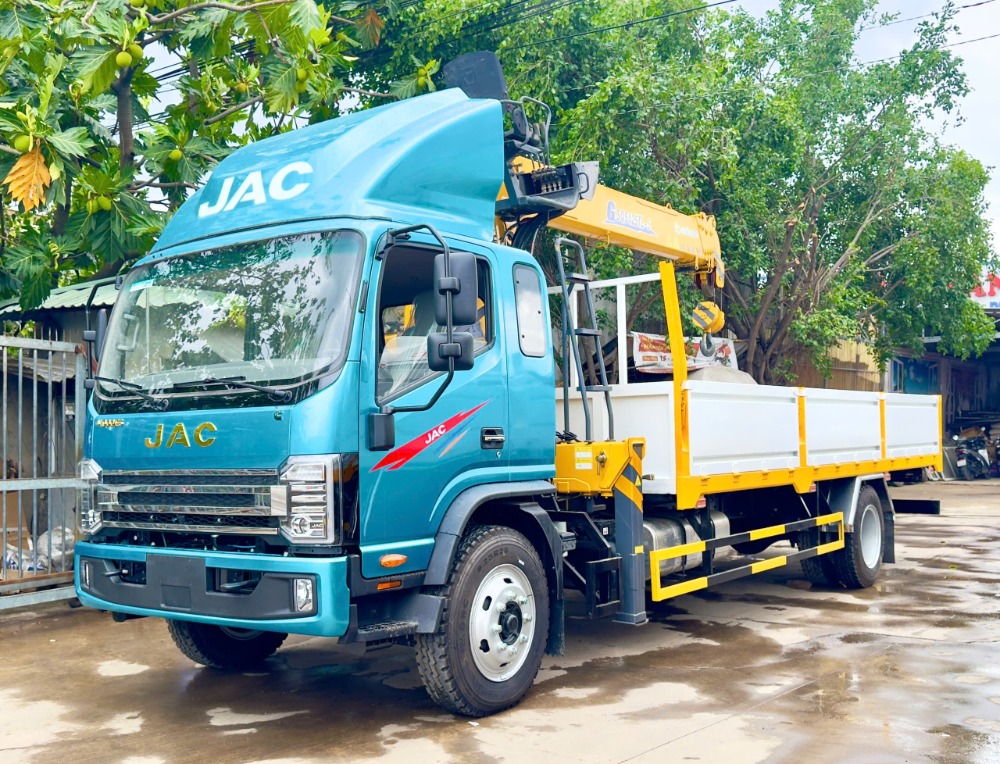 Jac N900 gắn cẩu XCMG 5 tấn 5 khúc