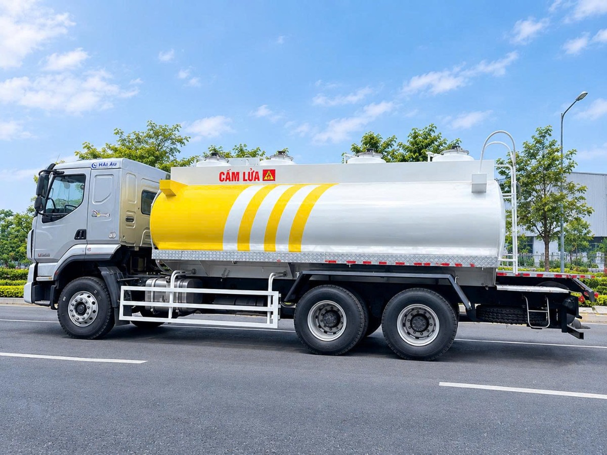 Bồn xitec chở xăng dầu 18 khối Chenglong H5