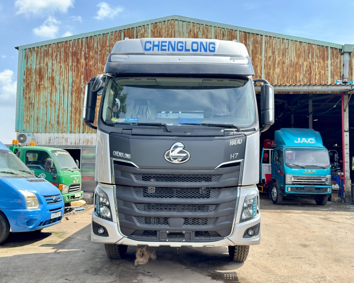 Xe Bồn Chở Xăng Dầu Chenglong H7 4 Chân 360HP – Bồn 22 Khối