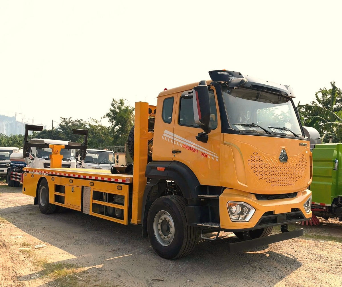Xe cứu hộ HOWO 2 chân kéo chở xe sàn trượt
