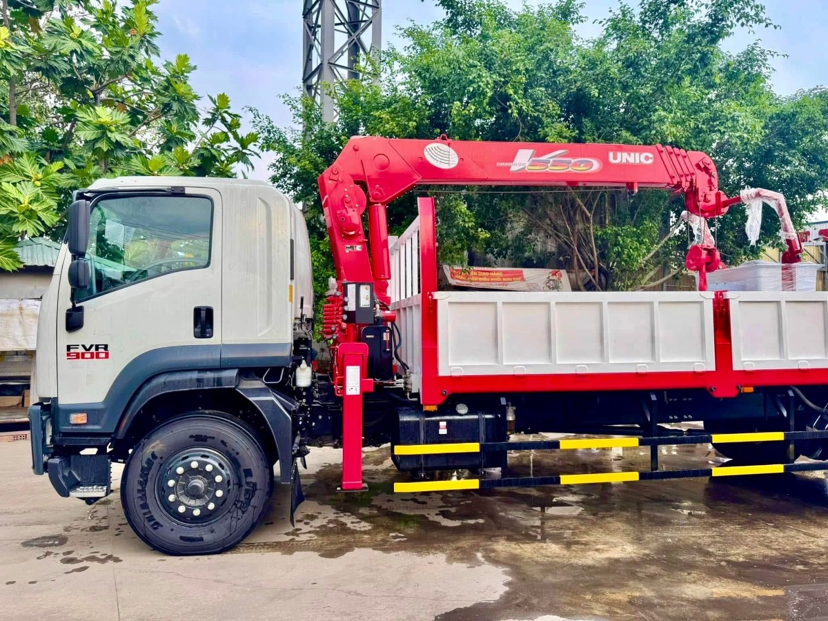 isuzu-fvr900-gan-cau-unic-555-ro-nang-nguoi-3