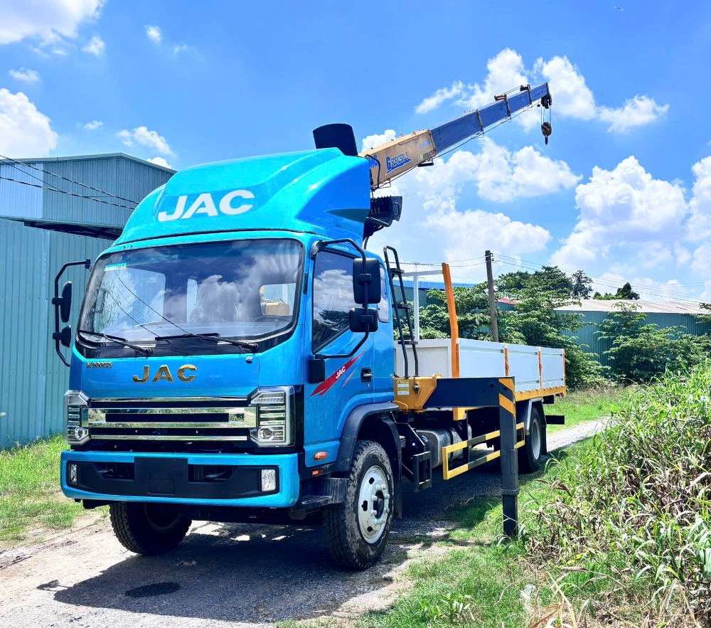 Jac N900 gắn cẩu XCMG 5 tấn 5 khúc