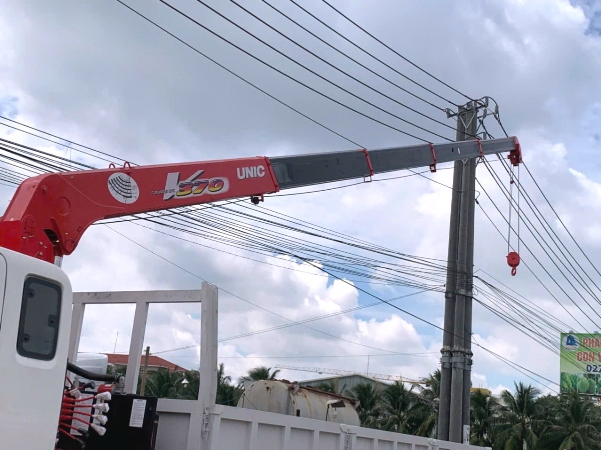 Quy cách Cẩu Unic URV375K 3 tấn 5 khúc