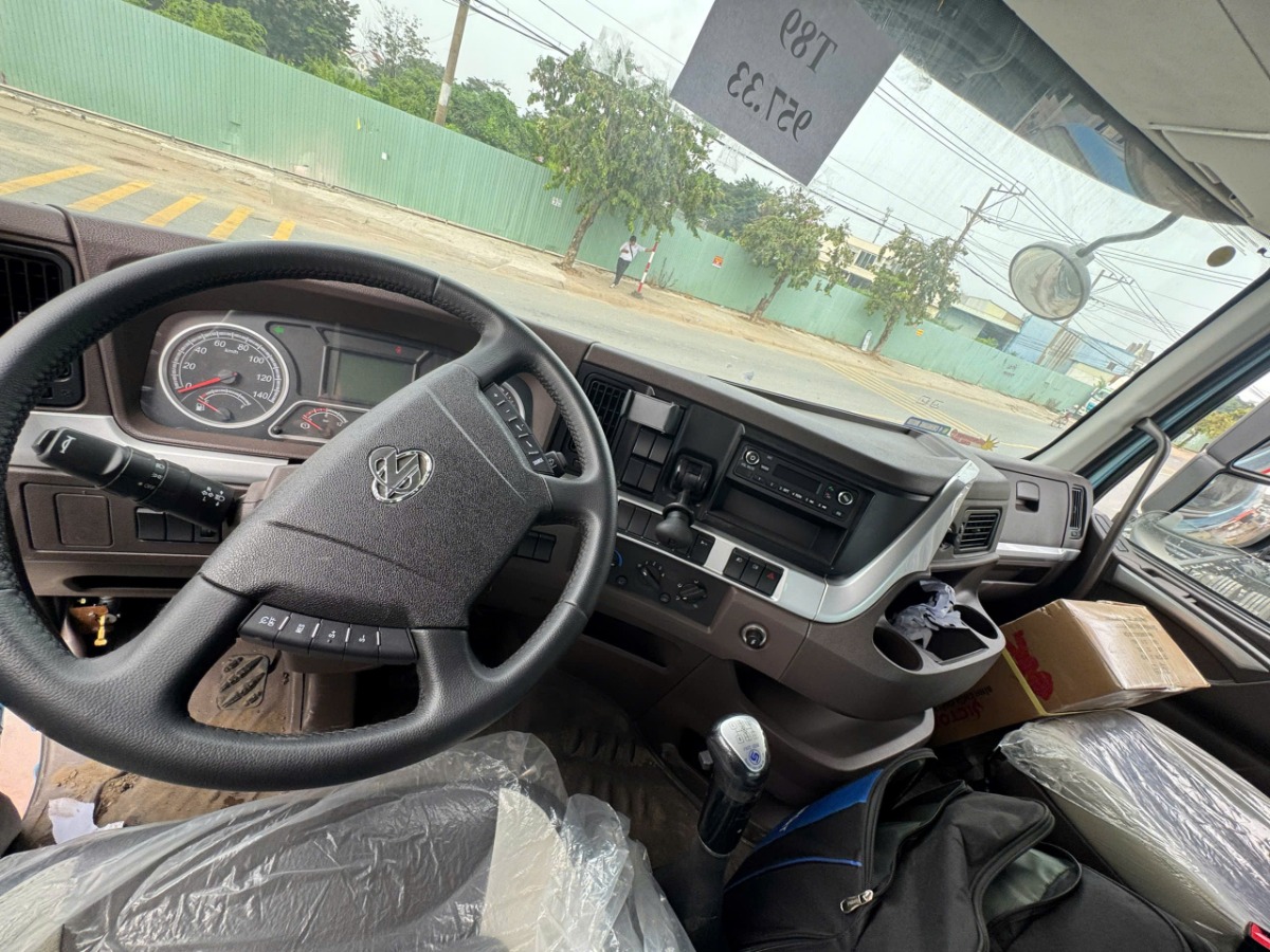 Nội thất Xe Bồn Chở Xăng Dầu Chenglong H7 4 Chân 360HP – Bồn 22 Khối