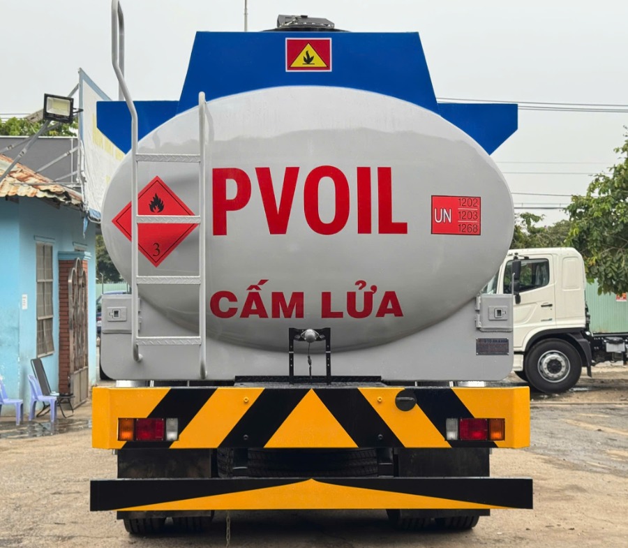 Sàn thao tác và cầu thang lên bồn Xe bồn xăng dầu Isuzu FVM 20 khối 5 ngăn   