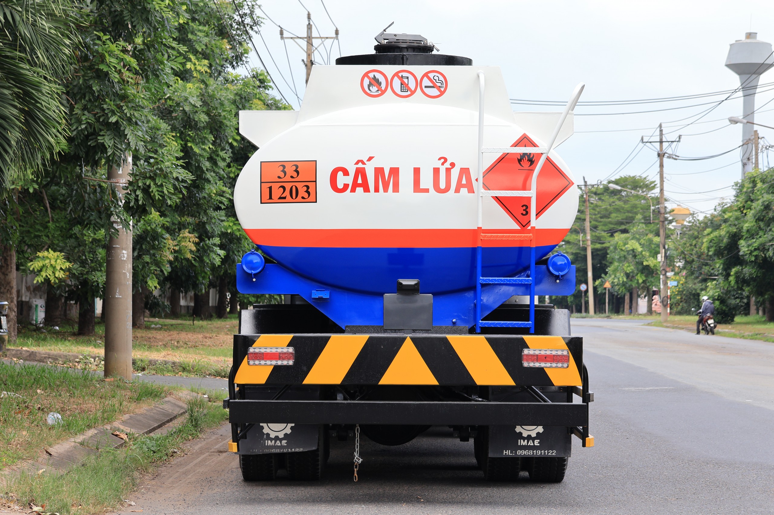 xe-UD-Trucks-4-chan-bon-xang-dau-22-khoi-1