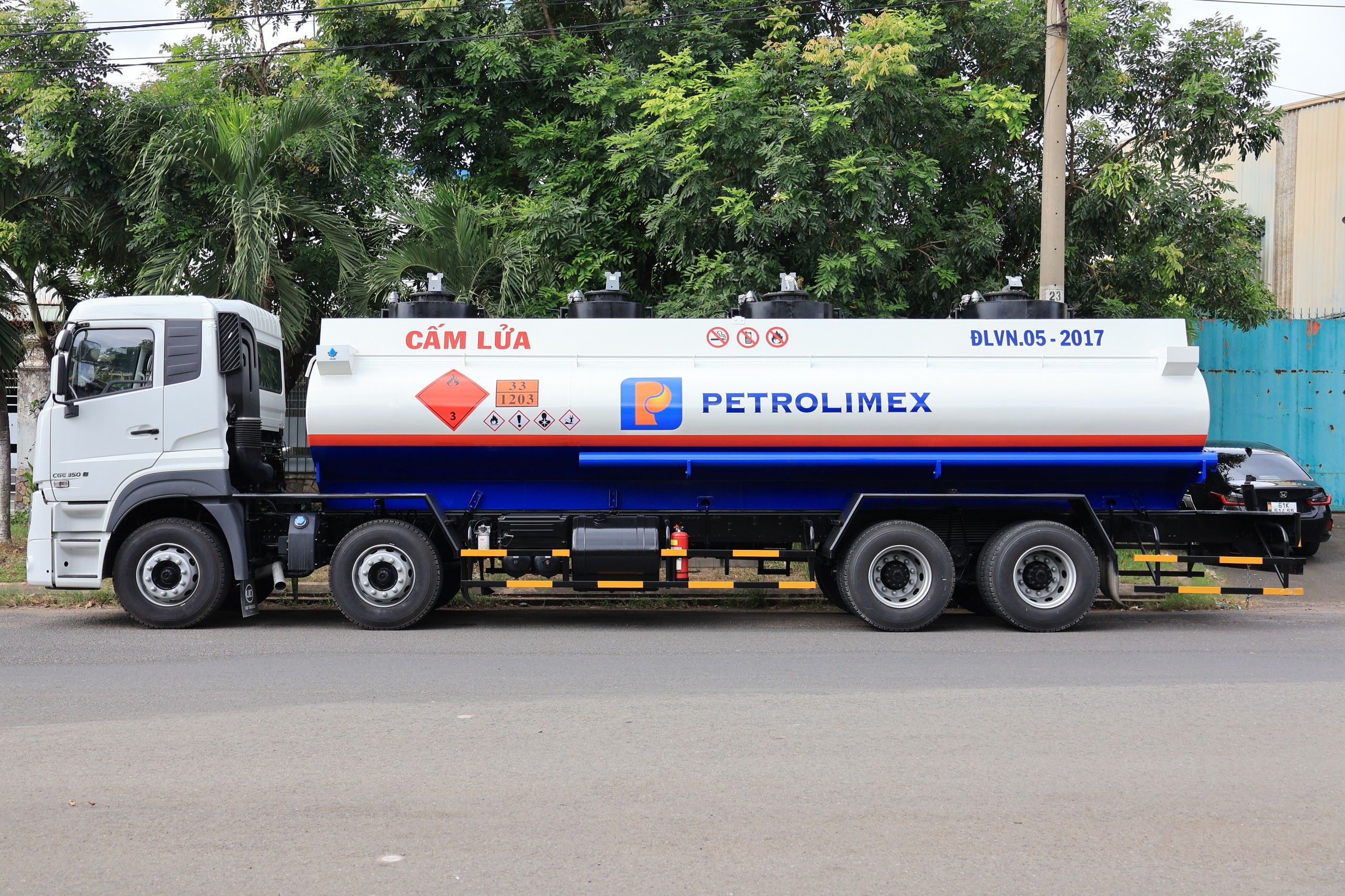 xe-UD-Trucks-4-chan-bon-xang-dau-22-khoi-4