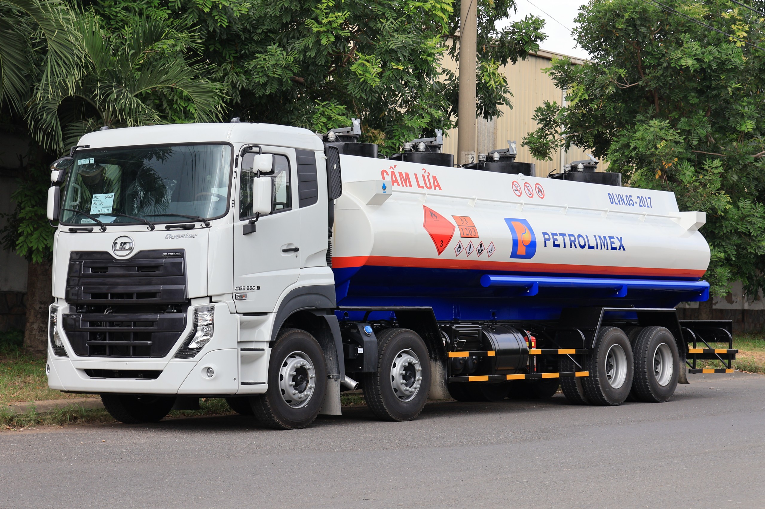 xe-UD-Trucks-4-chan-bon-xang-dau-22-khoi-5