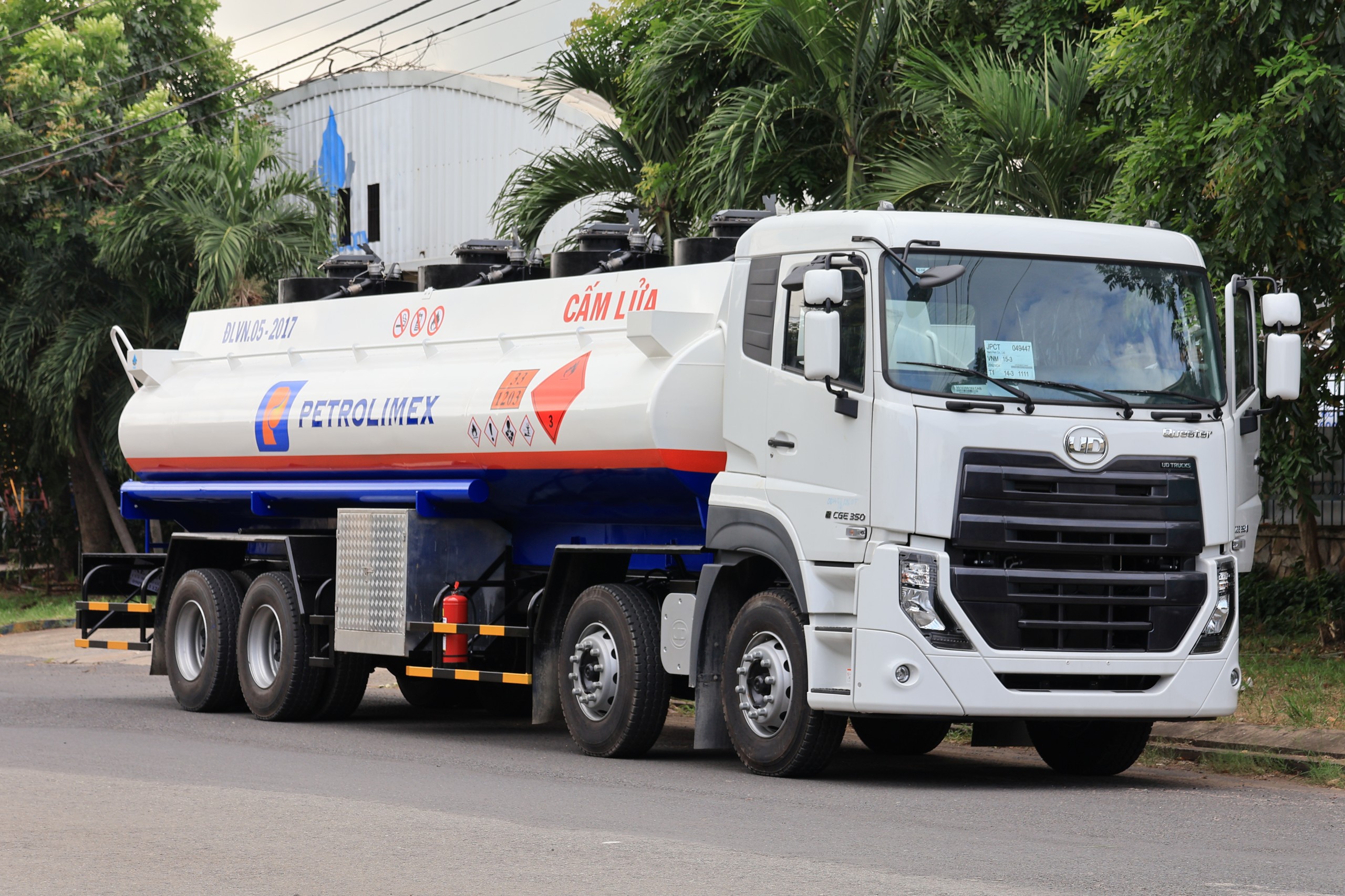 xe-UD-Trucks-4-chan-bon-xang-dau-22-khoi-7