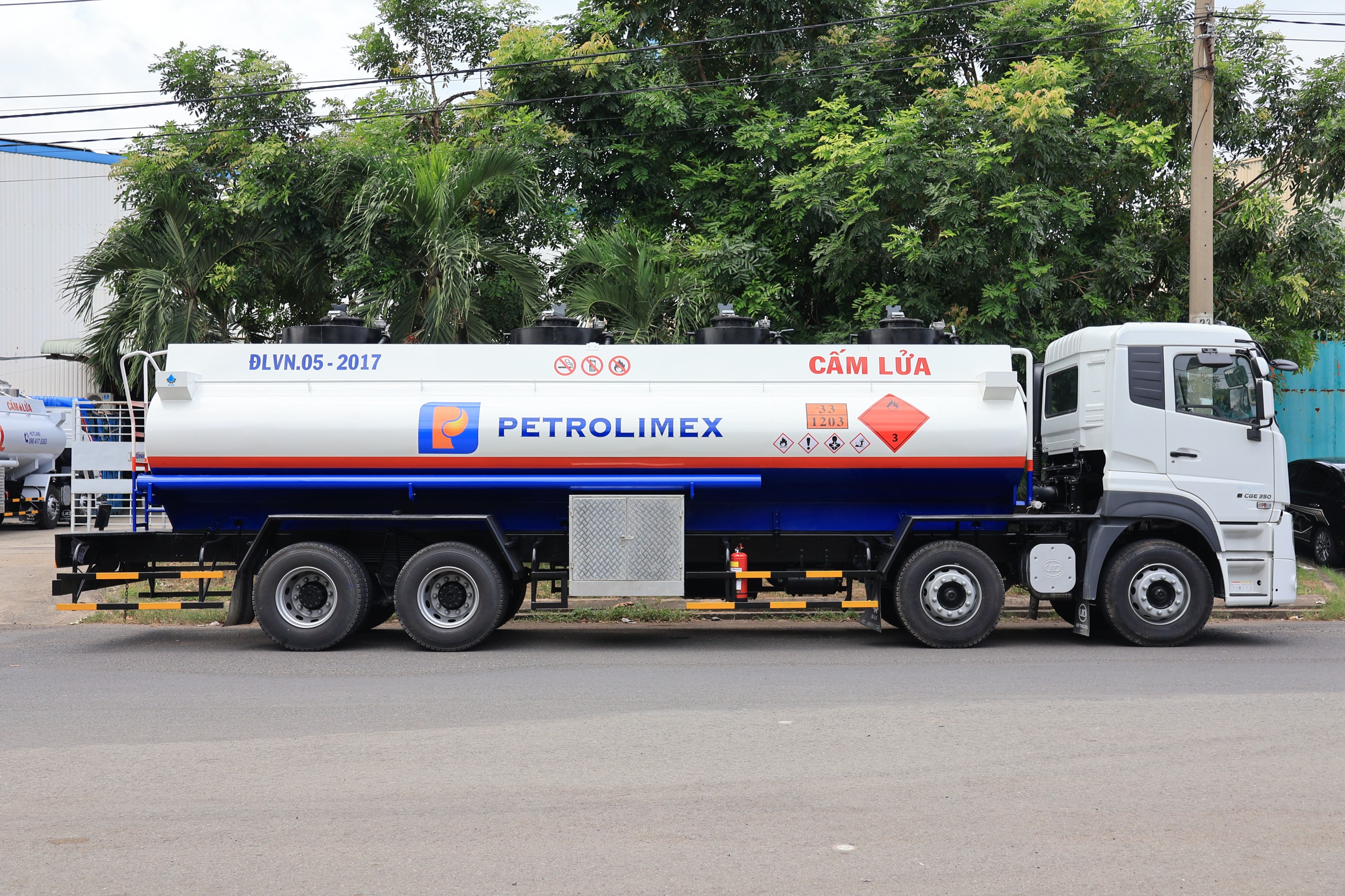 xe-UD-Trucks-4-chan-bon-xang-dau-22-khoi-8