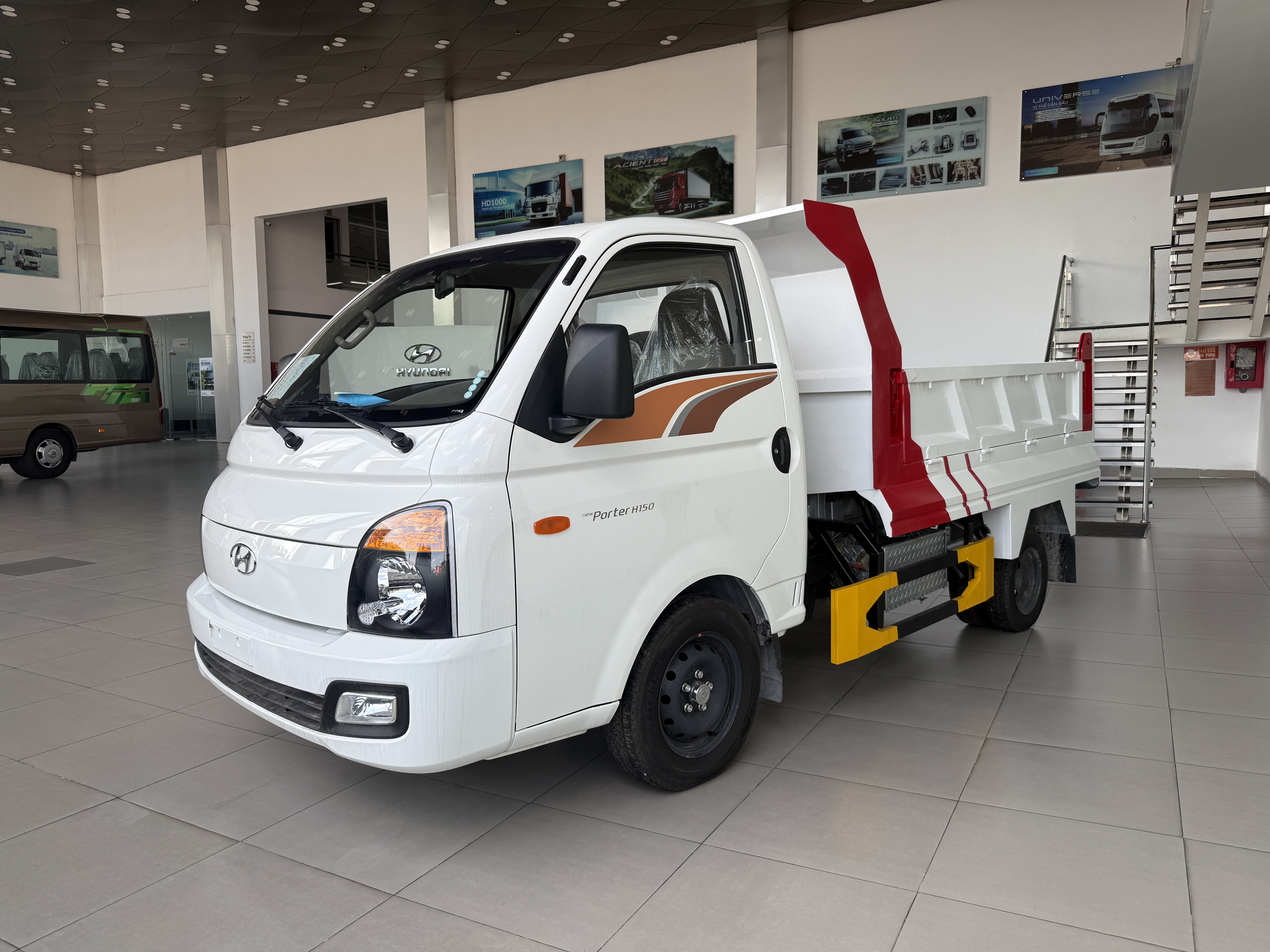xe-ben-hyundai-h150-1-6-khoi-euro-5-12
