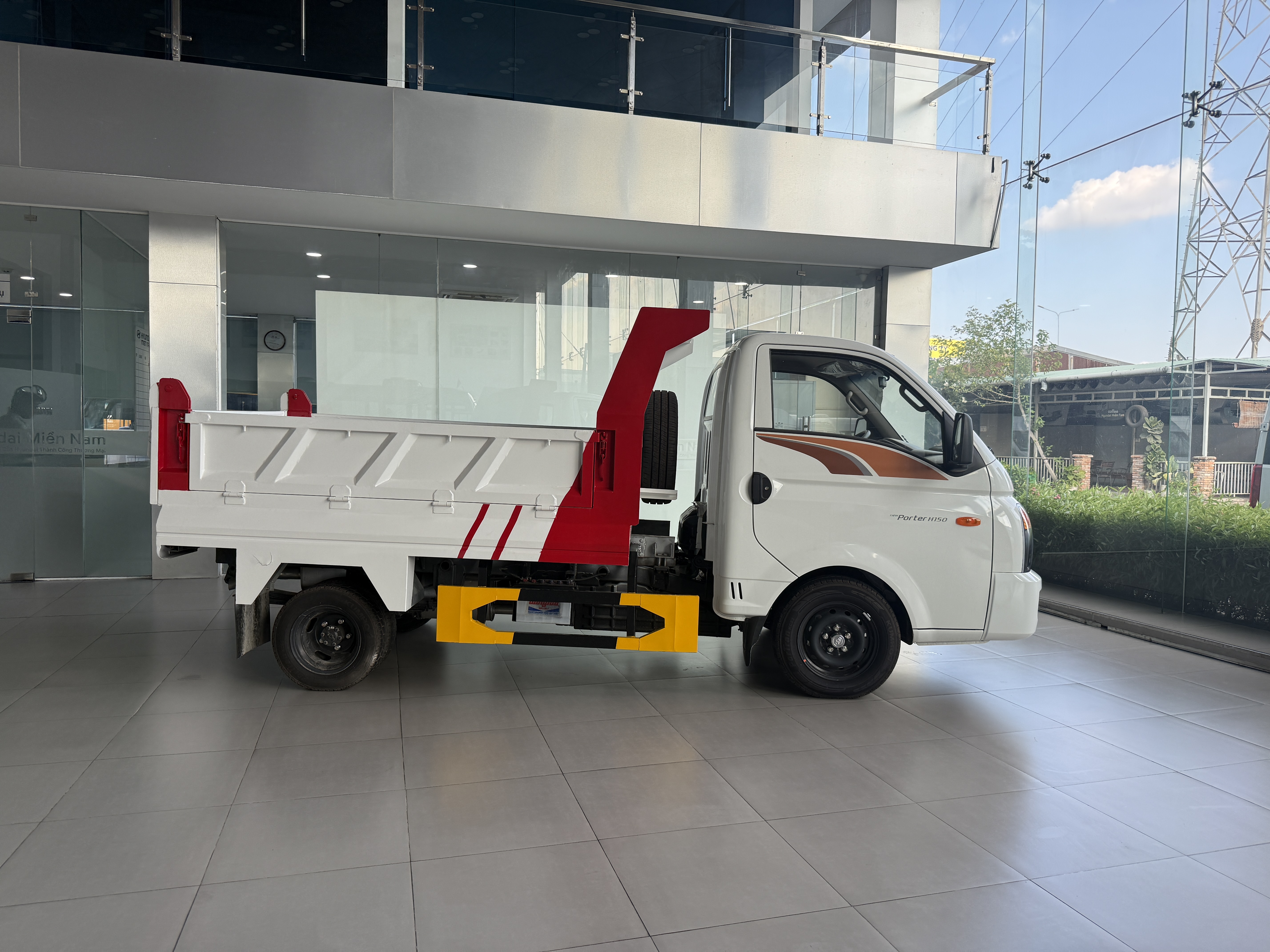 xe-ben-hyundai-h150-1-6-khoi-euro-5-21